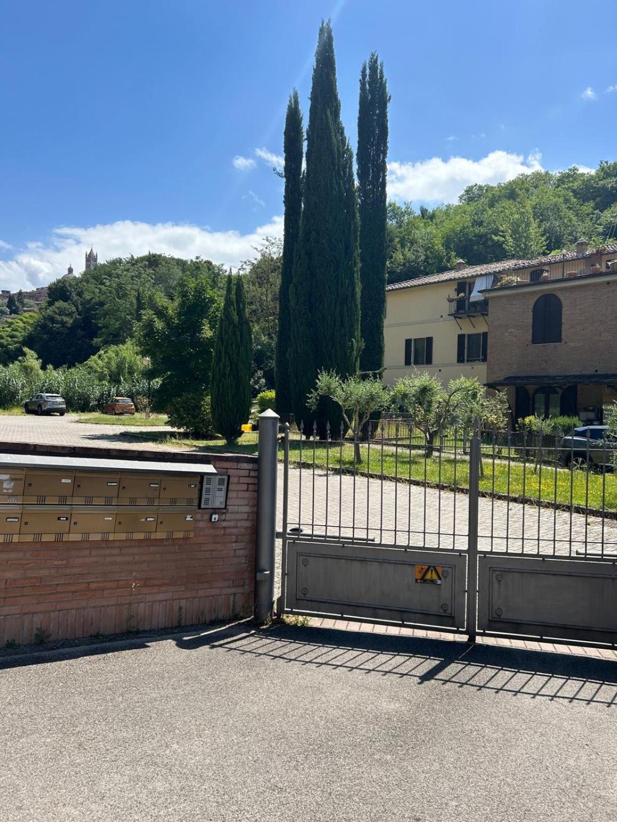 Loft Vicolo Di Vallepiatta 2 Min Piazza Del Campo Con Parcheggio Сиена Экстерьер фото