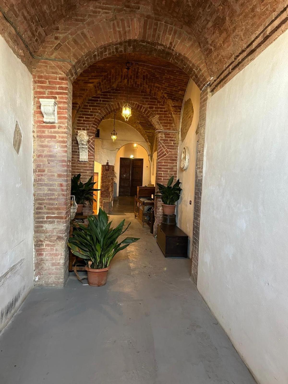 Loft Vicolo Di Vallepiatta 2 Min Piazza Del Campo Con Parcheggio Сиена Экстерьер фото