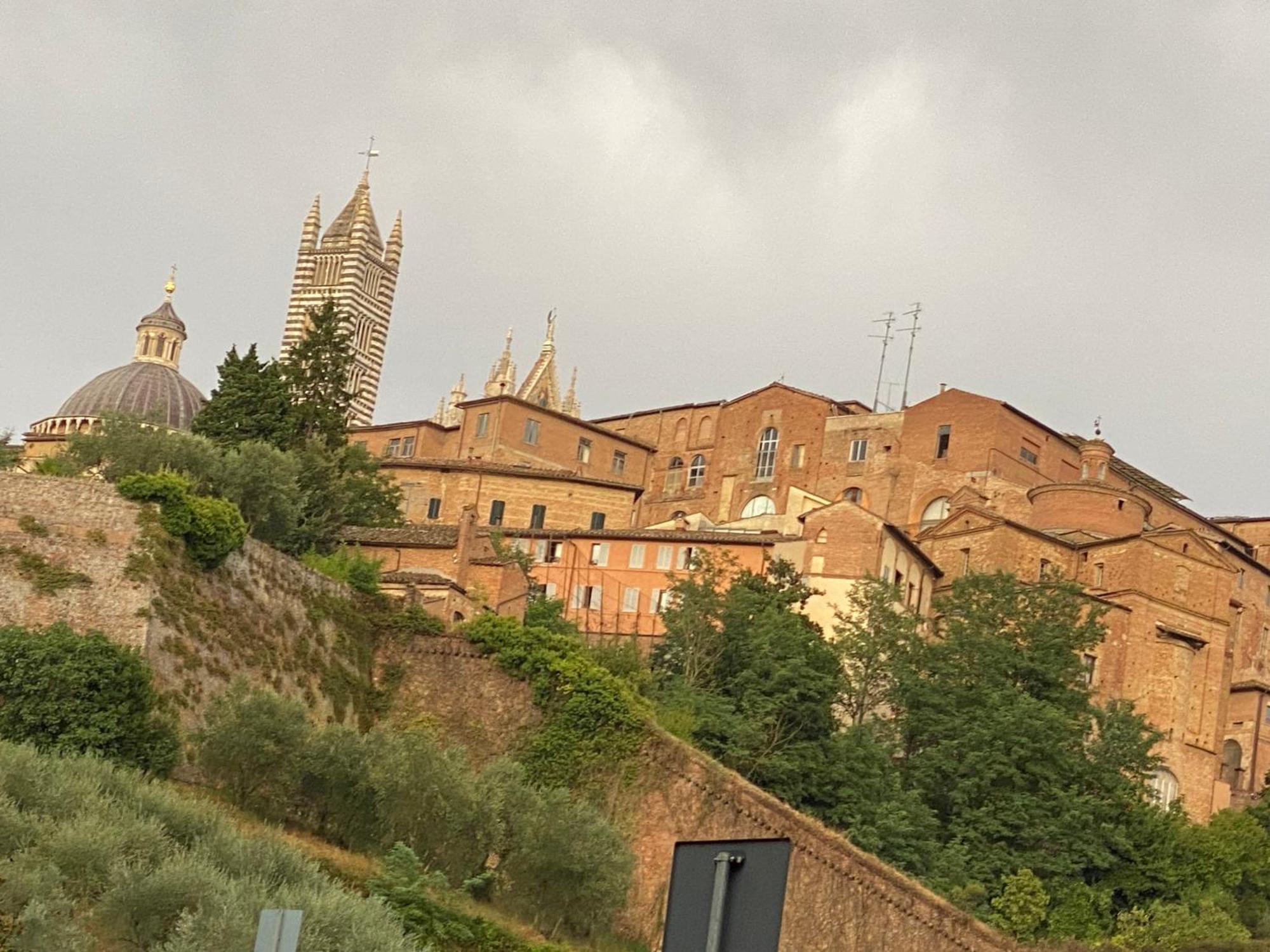 Loft Vicolo Di Vallepiatta 2 Min Piazza Del Campo Con Parcheggio Сиена Экстерьер фото