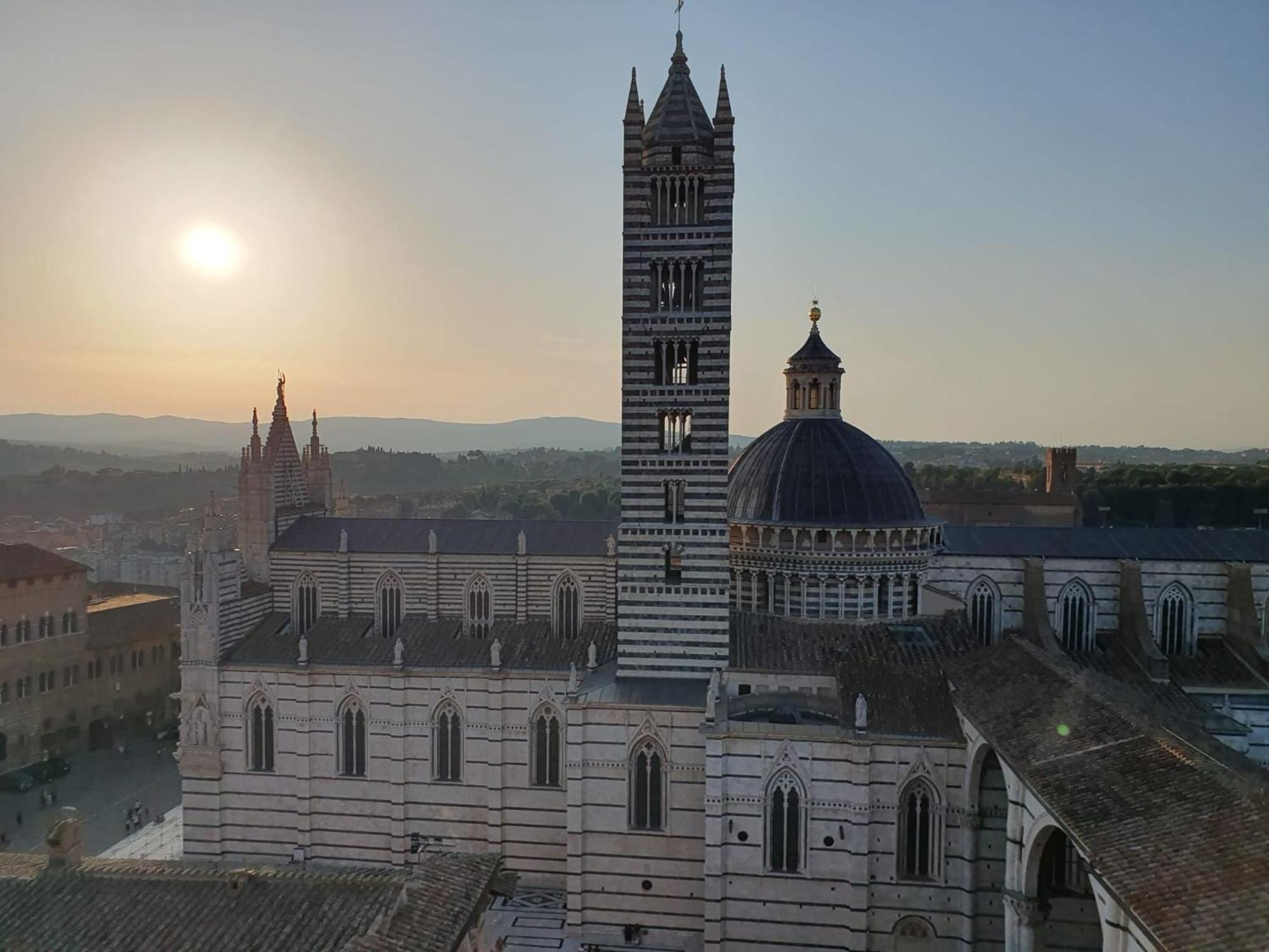 Loft Vicolo Di Vallepiatta 2 Min Piazza Del Campo Con Parcheggio Сиена Экстерьер фото